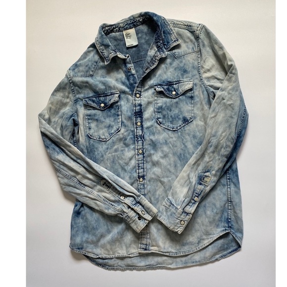 H&M Acid Wash Denim Button Flannel - Picture 2 of 4